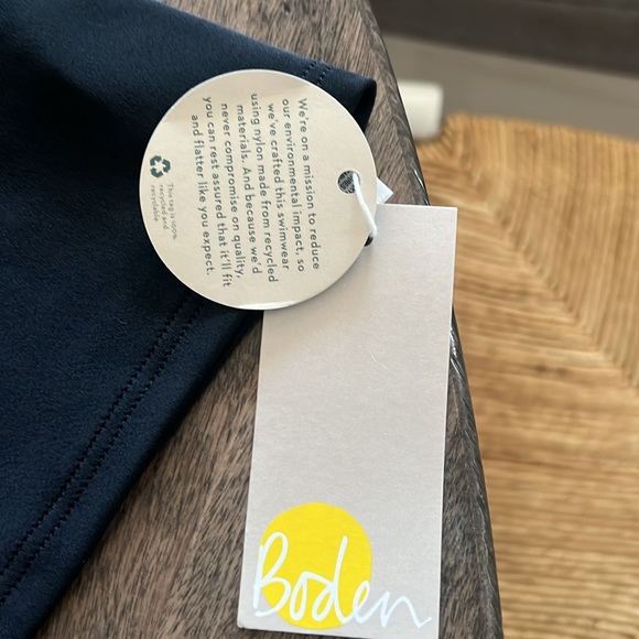 Boden Rashguard Size 12US - Picture 4 of 4